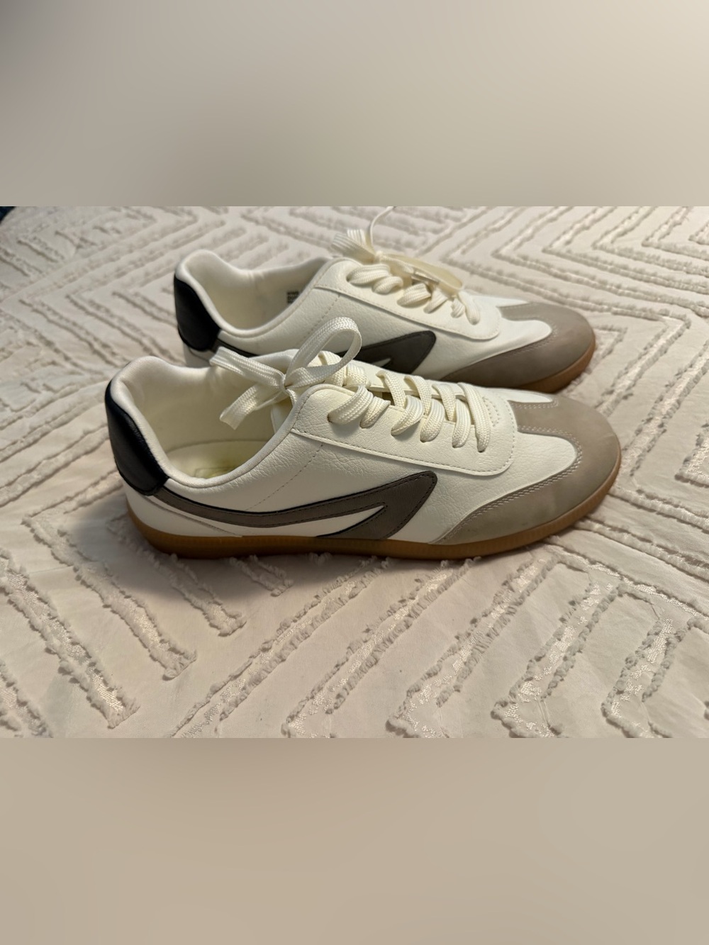 Men's White and Gray Casual Sneakers
